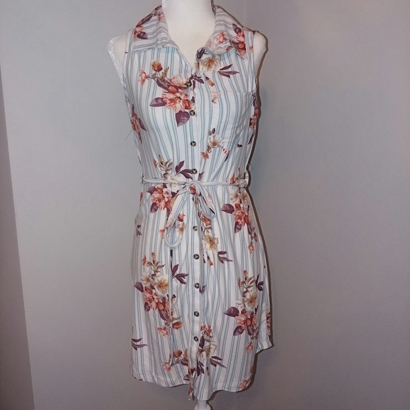Dresses & Skirts - Sleeveless floral dress